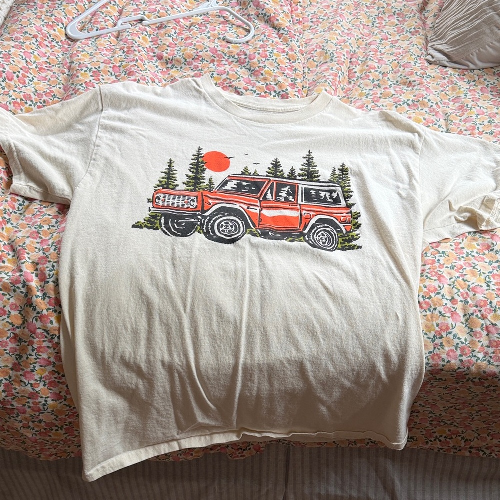 Off-White Graphic Tee with Orange SUV Print